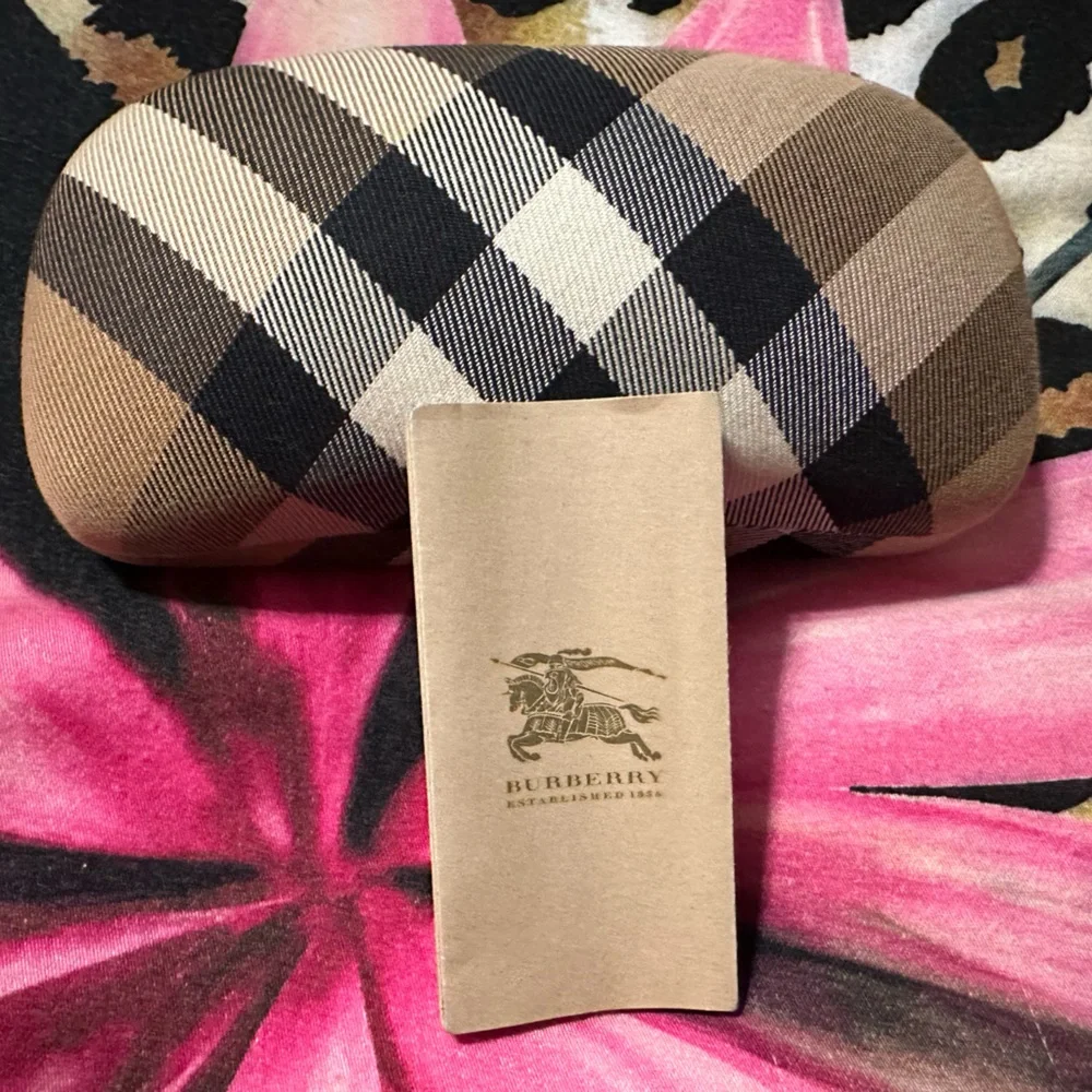 Burberry polarized women’s sunglasses - Picture 9 of 10